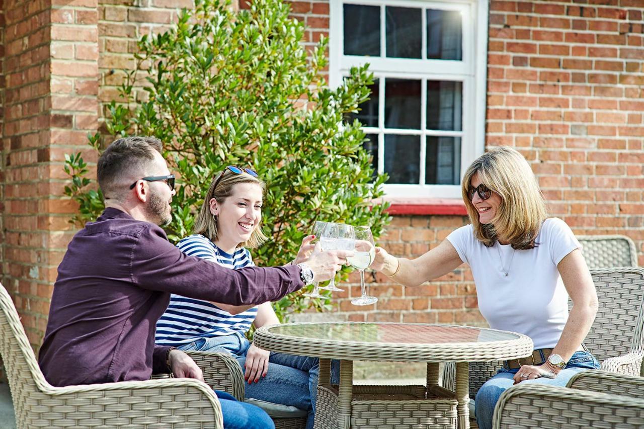 The Frampton Arms Hotel Moreton  Exterior photo